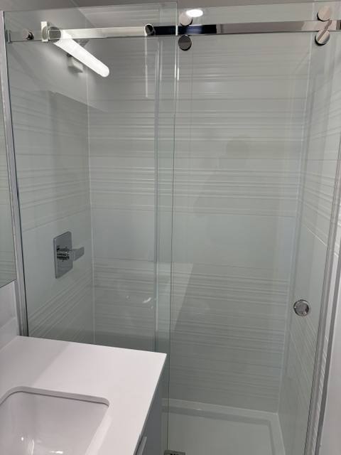 Walk-in glass shower